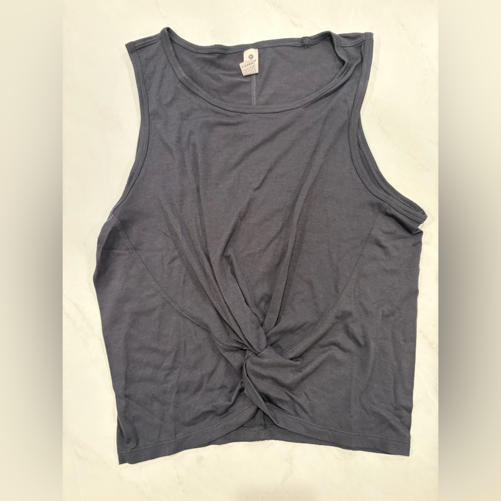 Women’s Medium Gray Sleeveless Twist Front Athletic Top